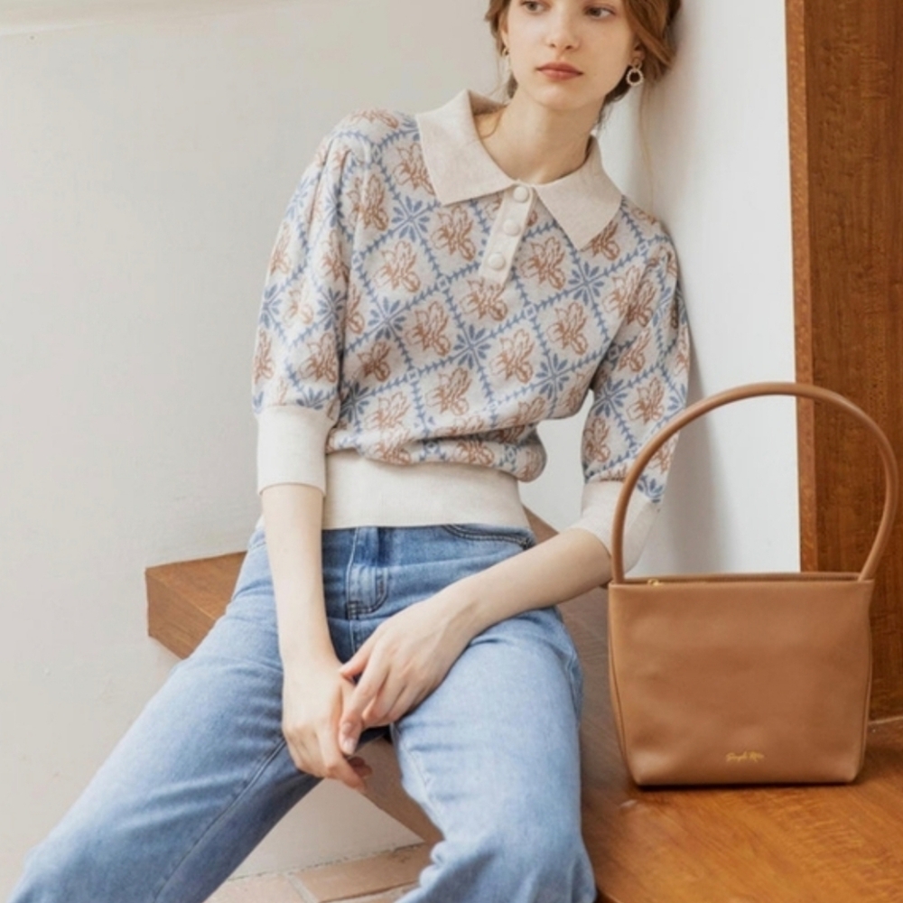 Simple Retro Blue And Gold Patterned Sweater - Picture 2 of 3